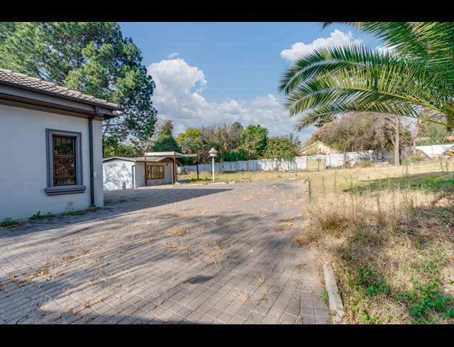 1,907M² VACANT LAND FOR SALE IN BRYANSTON
